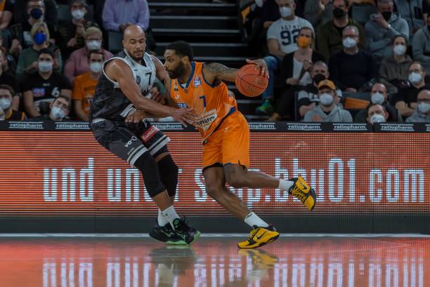 更是为了借 更是为了借