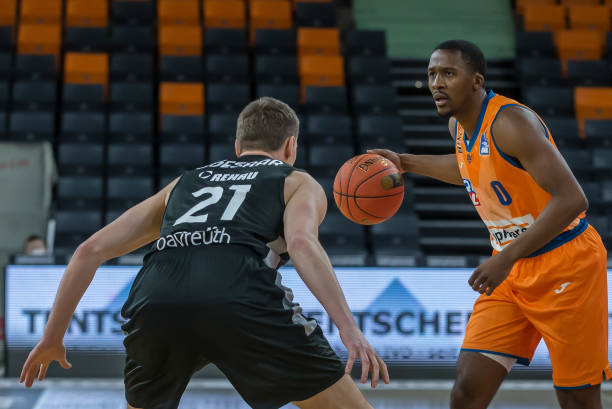 场后出现重 场后出现重